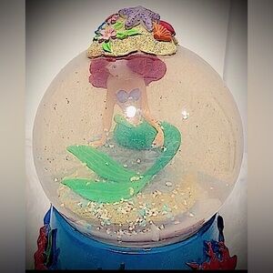 Vintage Disney Little Mermaid snow globe